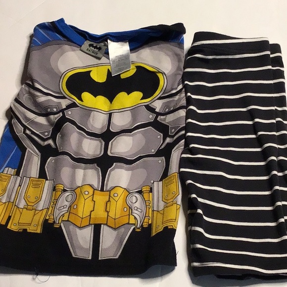 Batman pajama set size 8 - Picture 2 of 2